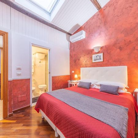 Room In Bb - Skylight Double Room In History House โรม ภายนอก รูปภาพ