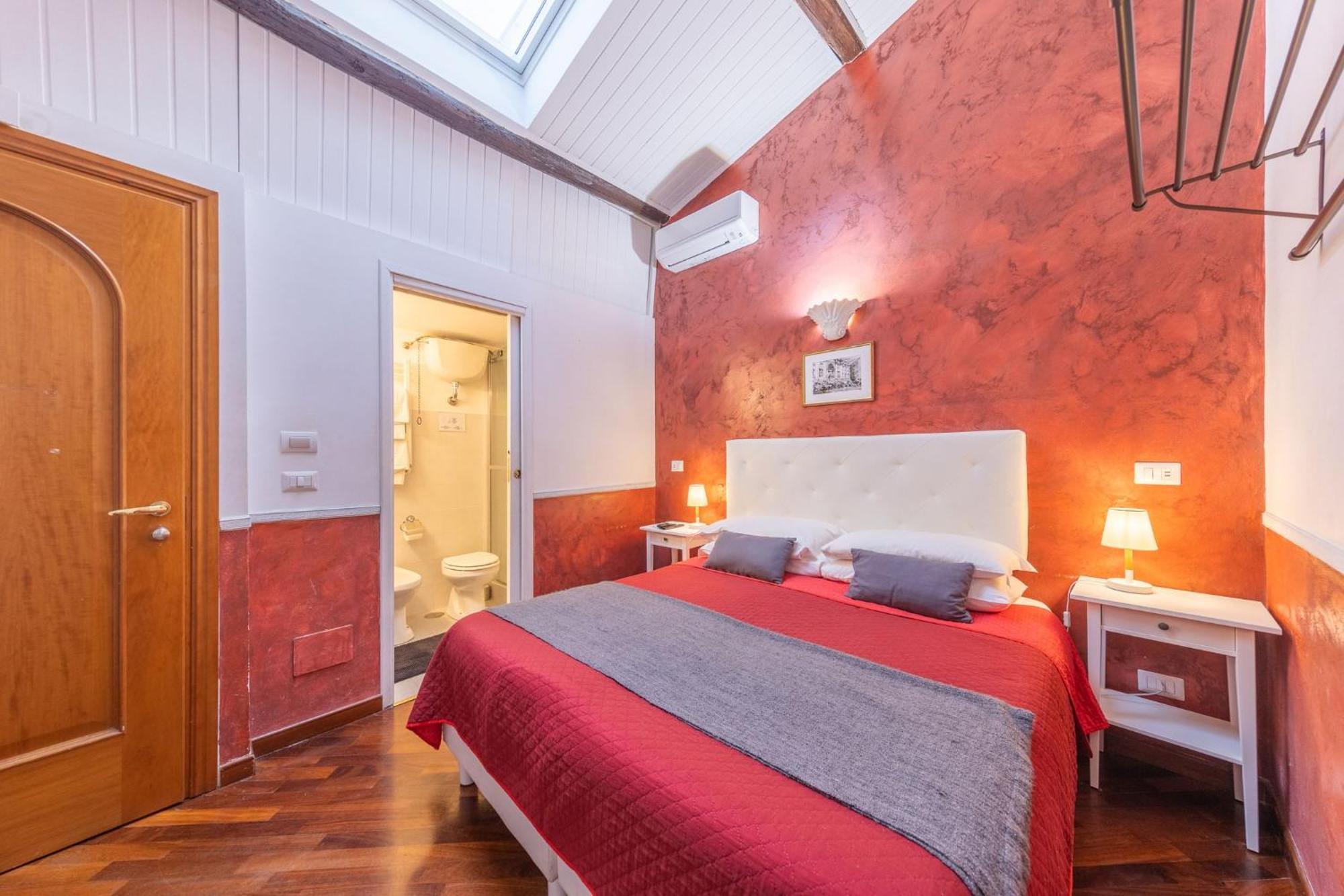 Room In Bb - Skylight Double Room In History House โรม ภายนอก รูปภาพ