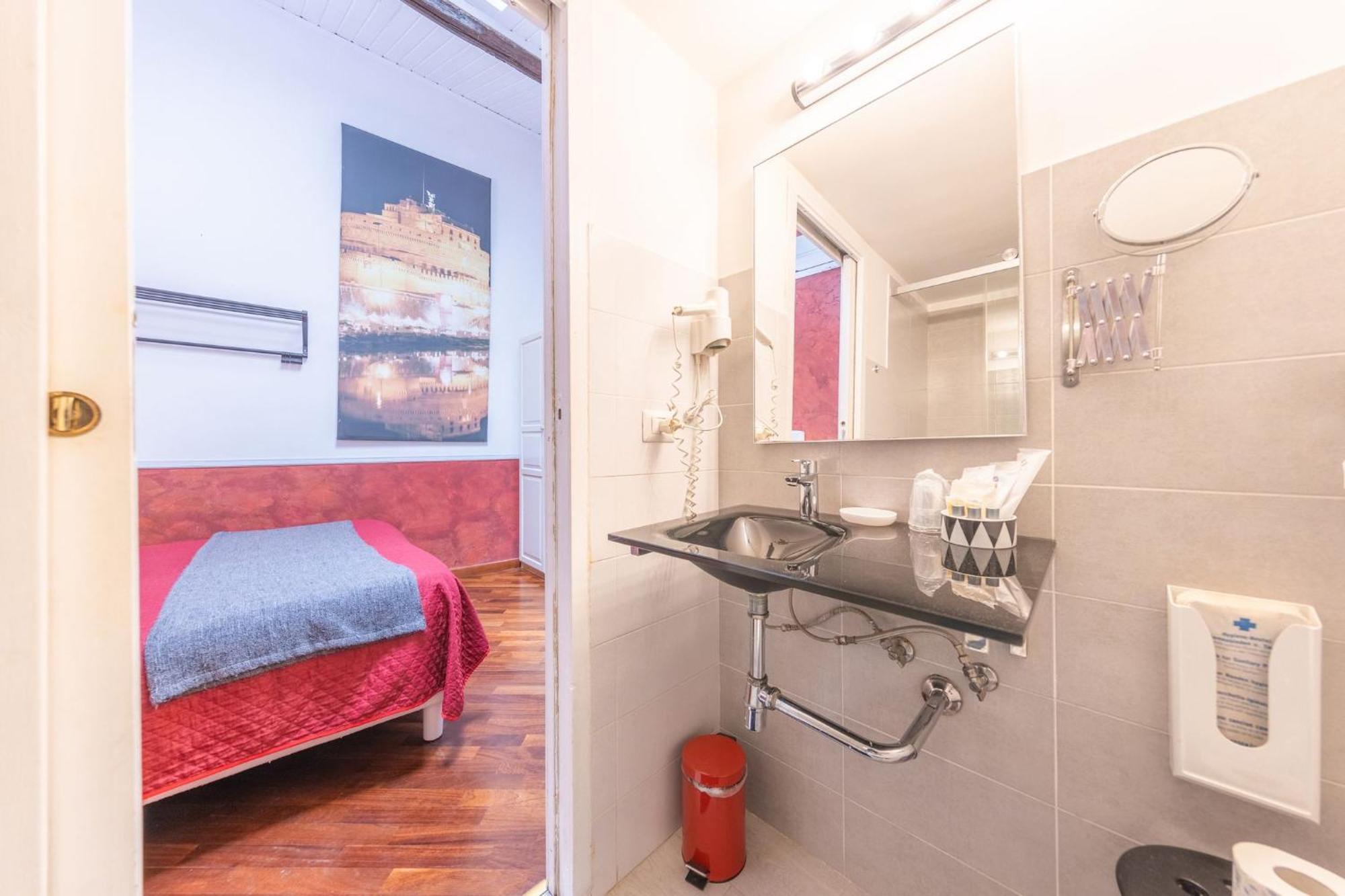 Room In Bb - Skylight Double Room In History House โรม ภายนอก รูปภาพ